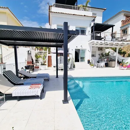Urogallos Poolside Retreat 2br, 2 Baths & Shared Pool