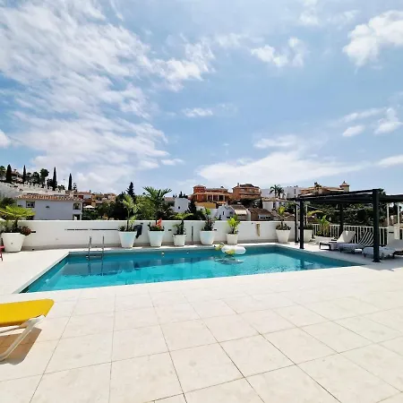 Urogallos Poolside Retreat 2br, 2 Baths & Shared Pool